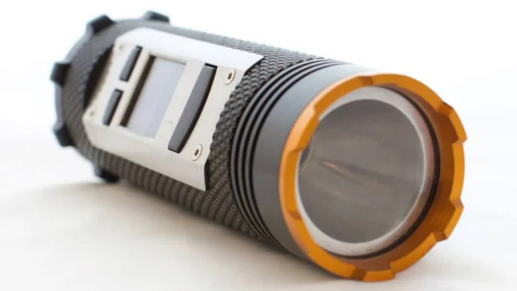 Features of Fogo include a 6,800 mAh backup battery accessed via a USB port, a pedometer, ambient light sensor for adaptive brightness an app-based operating system (OS) and a 128 MB of onboard storage