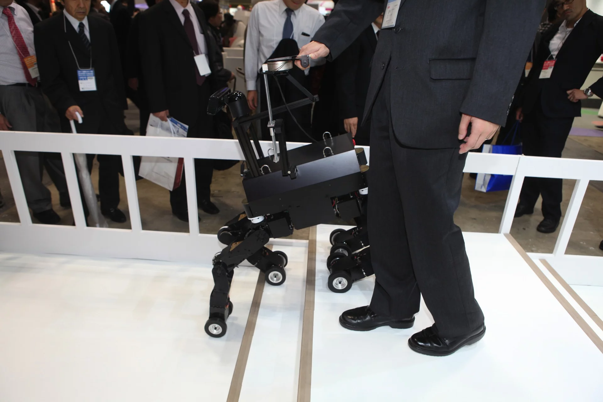 The NSK robot guide dog (Photo: gizmag.com)