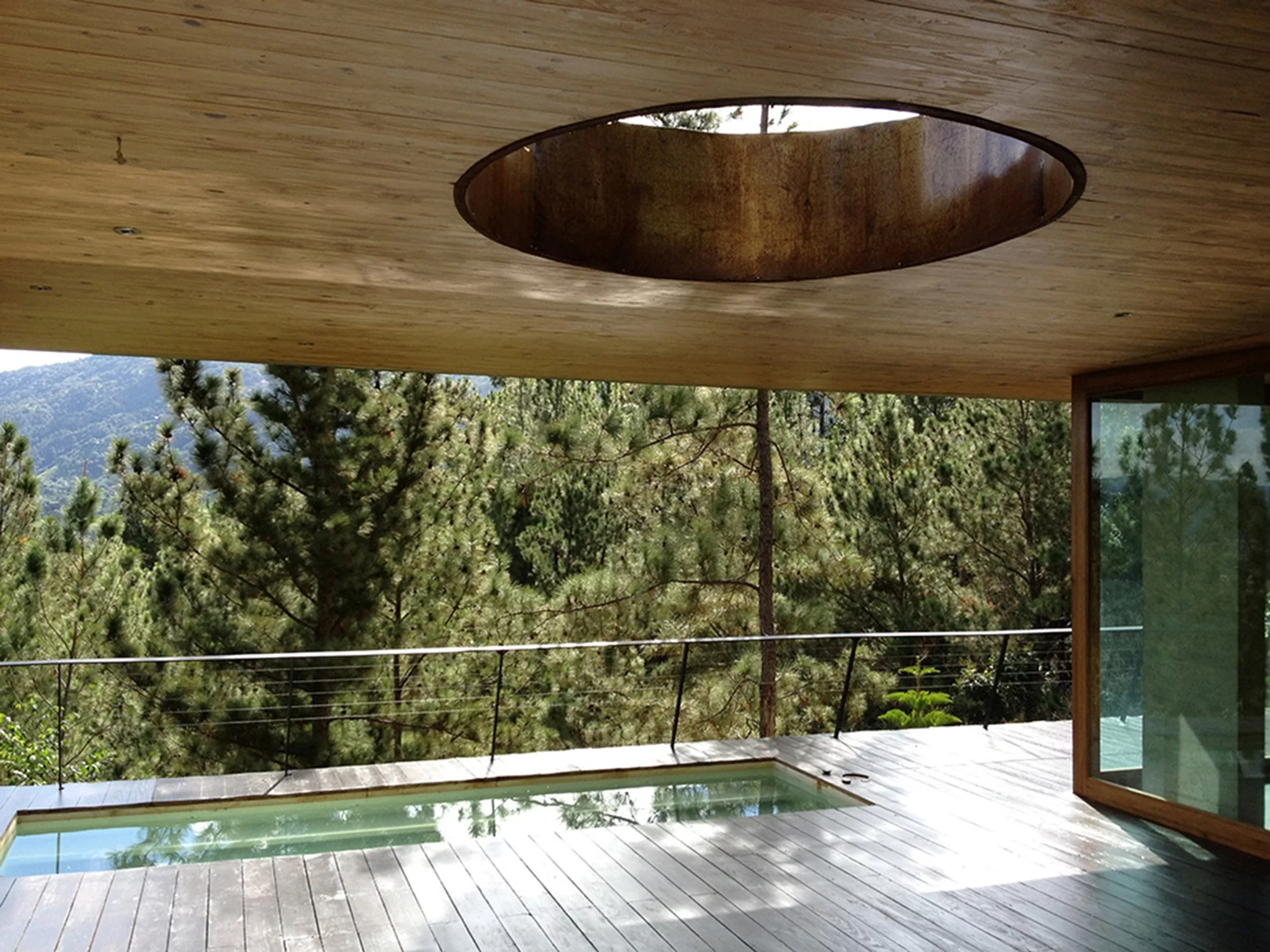 The forward areas and balconies also feature ample natural sunlight and outdoor areas (Photo: Eduardo Abreu)
