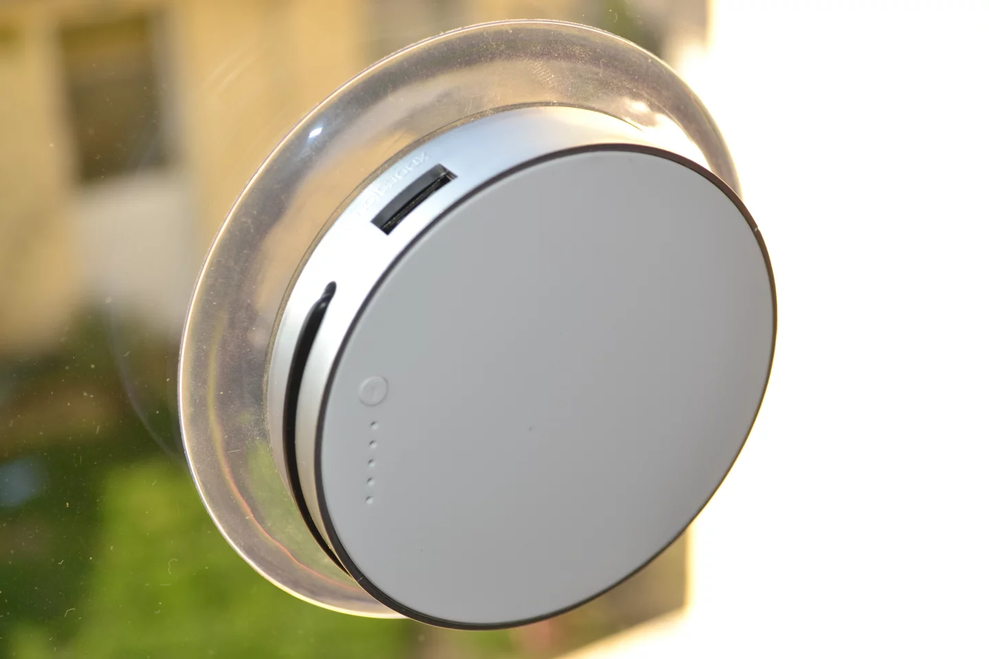 When charging by bright (sun)light, the green LED will light up