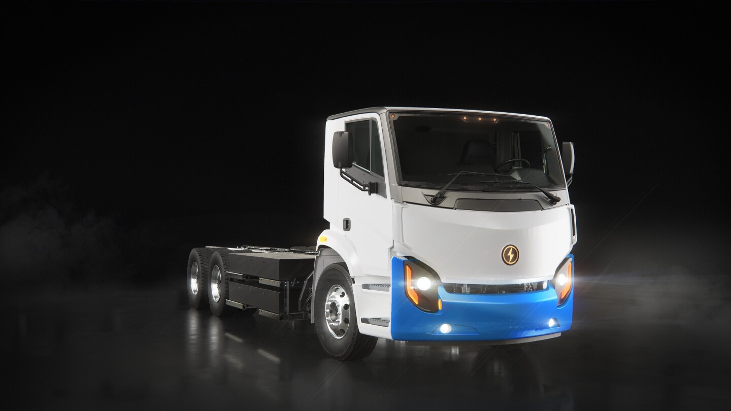 The Lion 8 is reported to have a 400 km (250 mi) per charge range of its (up to) 480 kWh Li-ion battery pack