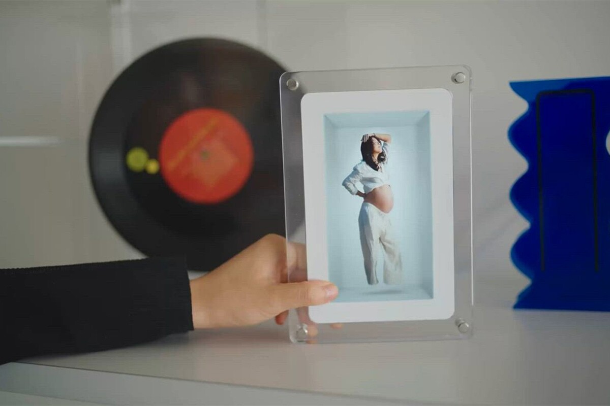 Space-age photo frame displays your family pictures as holograms