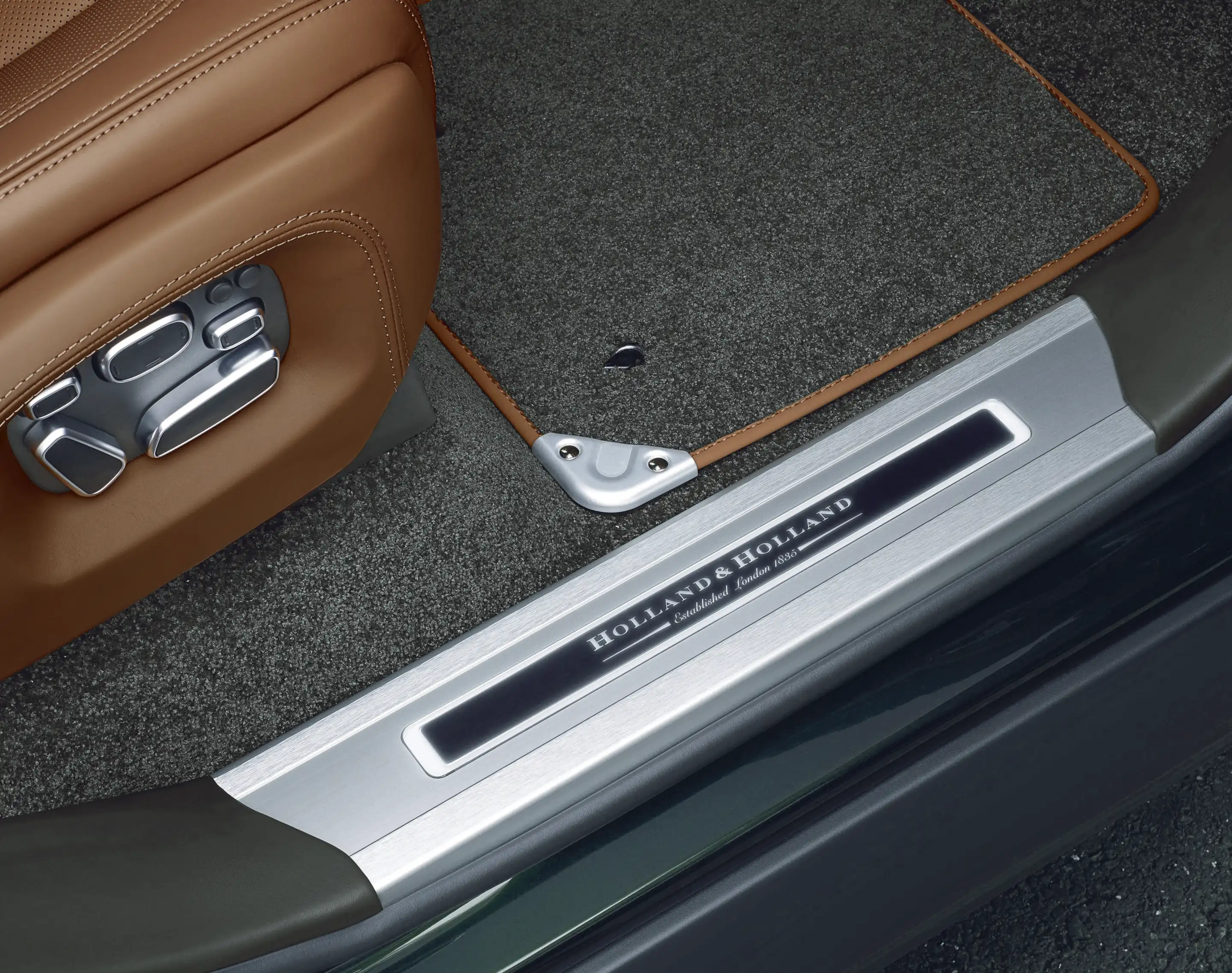 The Holland & Holland Range Rover has Holland & Holland badging