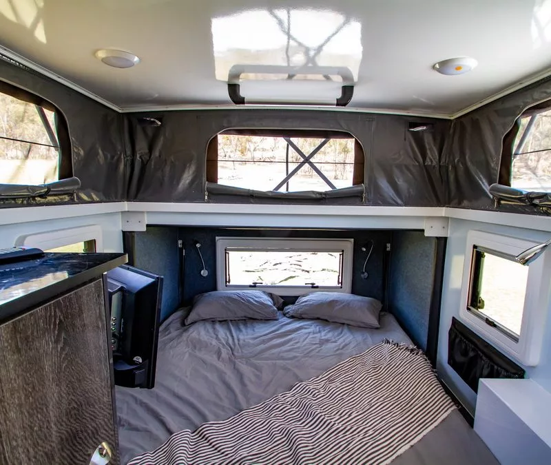 Mars Saturn 13 hybrid caravan