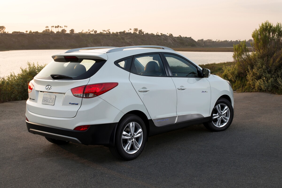 The Tucson Fuel Cell refuels in 10 minutes