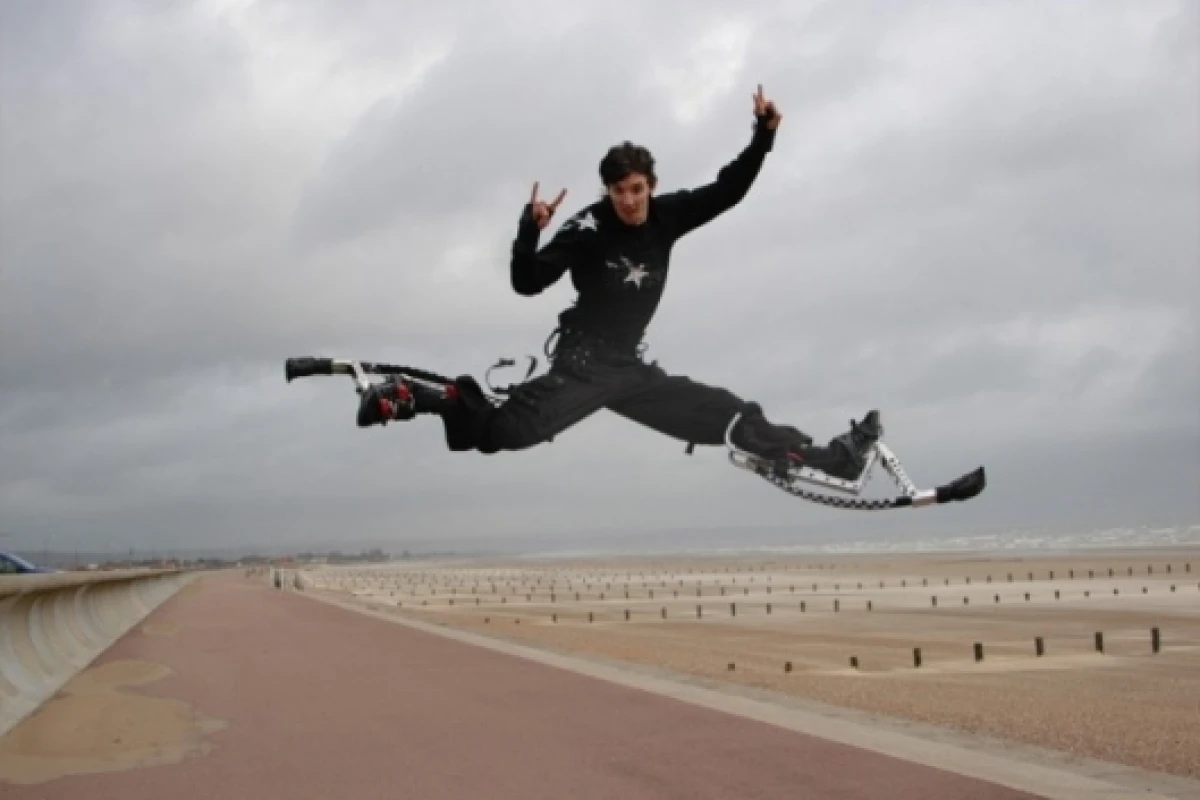Powerbocking - Great poses are achieved by scissoring legs apart while mid-air. You don't want to land like this, though (Photo: pro-jump.co.uk)