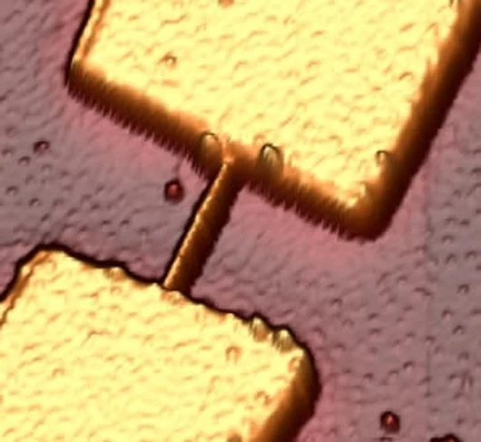 NEMS mass scale which can detect the mass of a single proton (Photo: CIT)