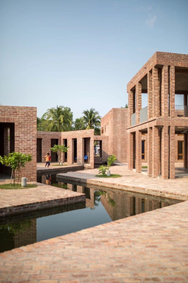 Friendship Hospital, Satkhira was designed by Kashef Chowdhury/URBANA and is located in Bangladesh. The hospital is designed to blend naturally into its rural surroundings and features a canal that collects rainwater