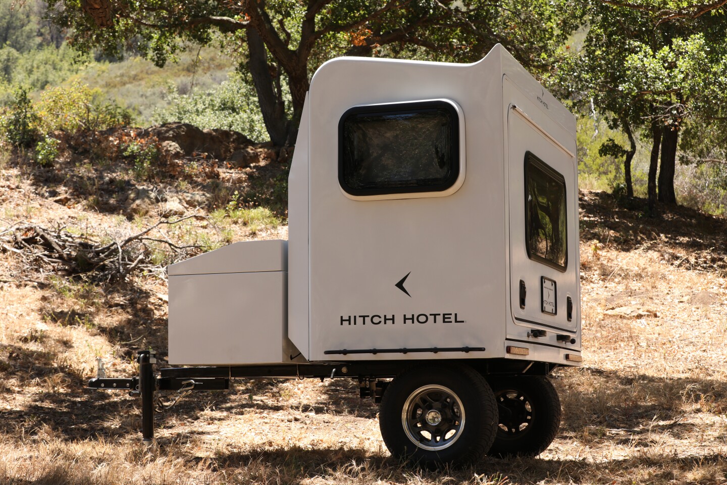 Hitch Hotel launches innovative expanding micro camping trailer