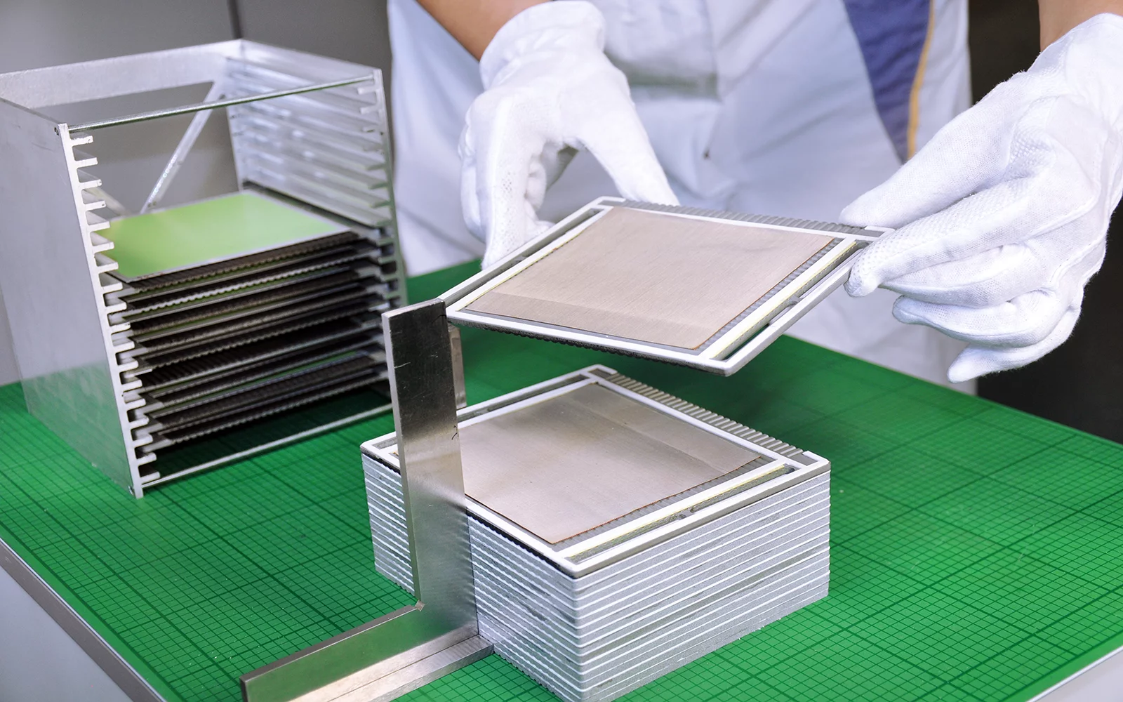 The cell stacks that are the heart of a home fuel cell system being developed by Fraunhofer (Photo: Fraunhofer IKTS)