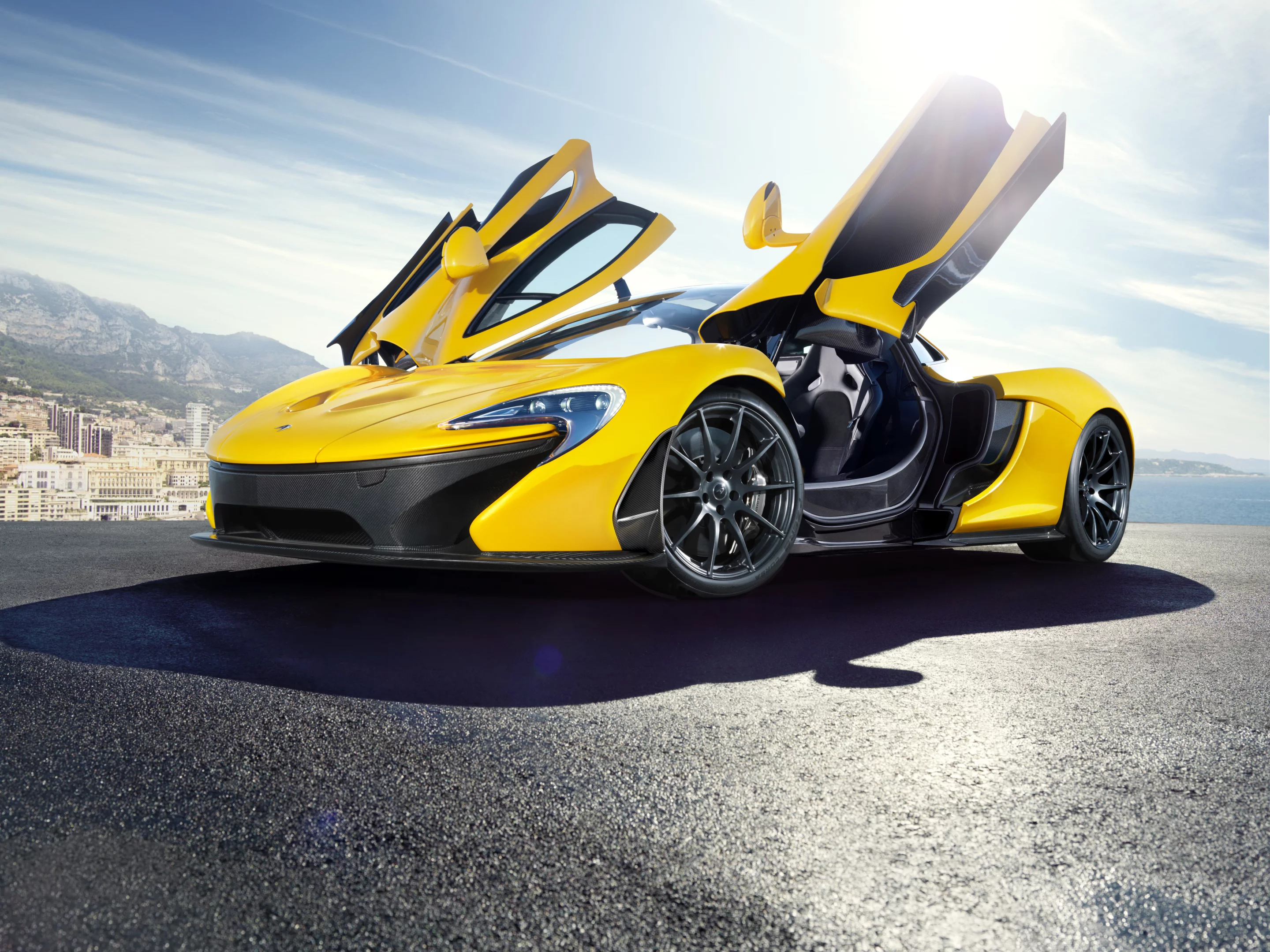 Dihedral doors, like the F1 and M6GT, is one of the signature design details on the P1