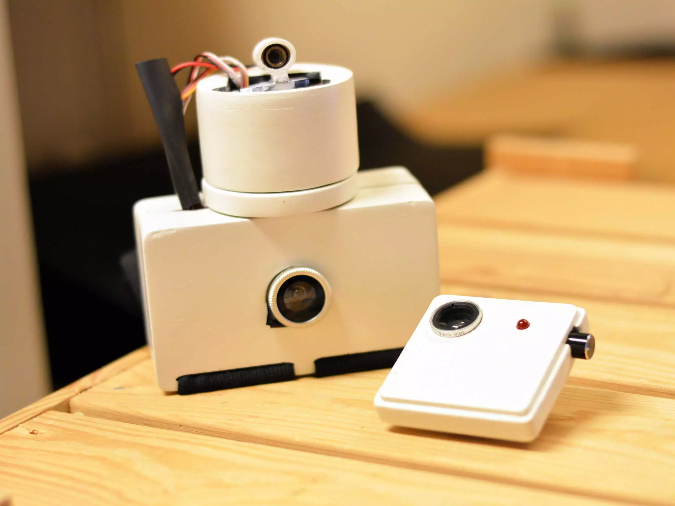 The user can converse with a distant instructor via Wi-Fi internet link or on a phone (Photo: Akarsh Sanghi)