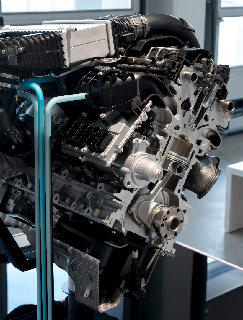 The system sprays a fine mist of water into the combustion chamber