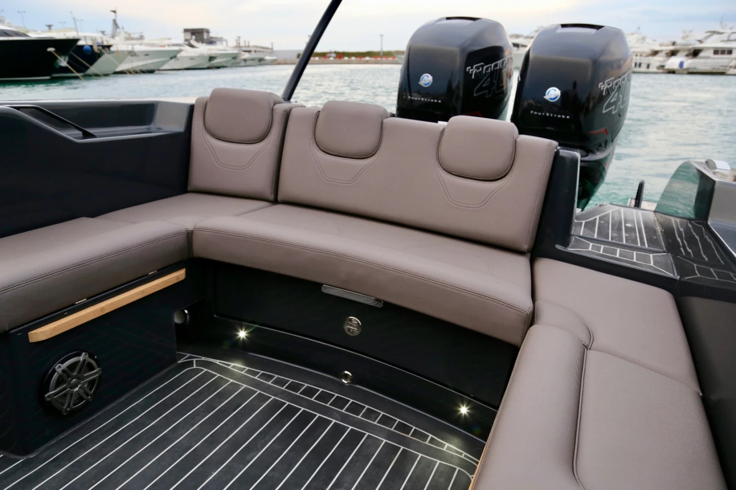 This configuration on the Technohull 999 Sea DNA has its stern laid out for comfortable seating