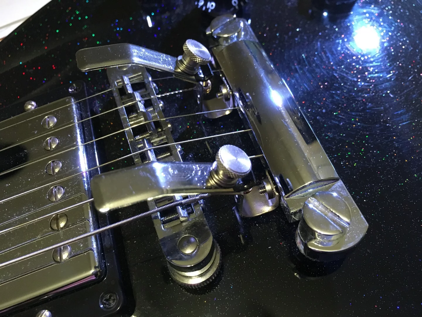 The Pitch Pilot for Gibson guitars is currently in production, a Kickstarter has been launched to get a Fender version into the hands of players