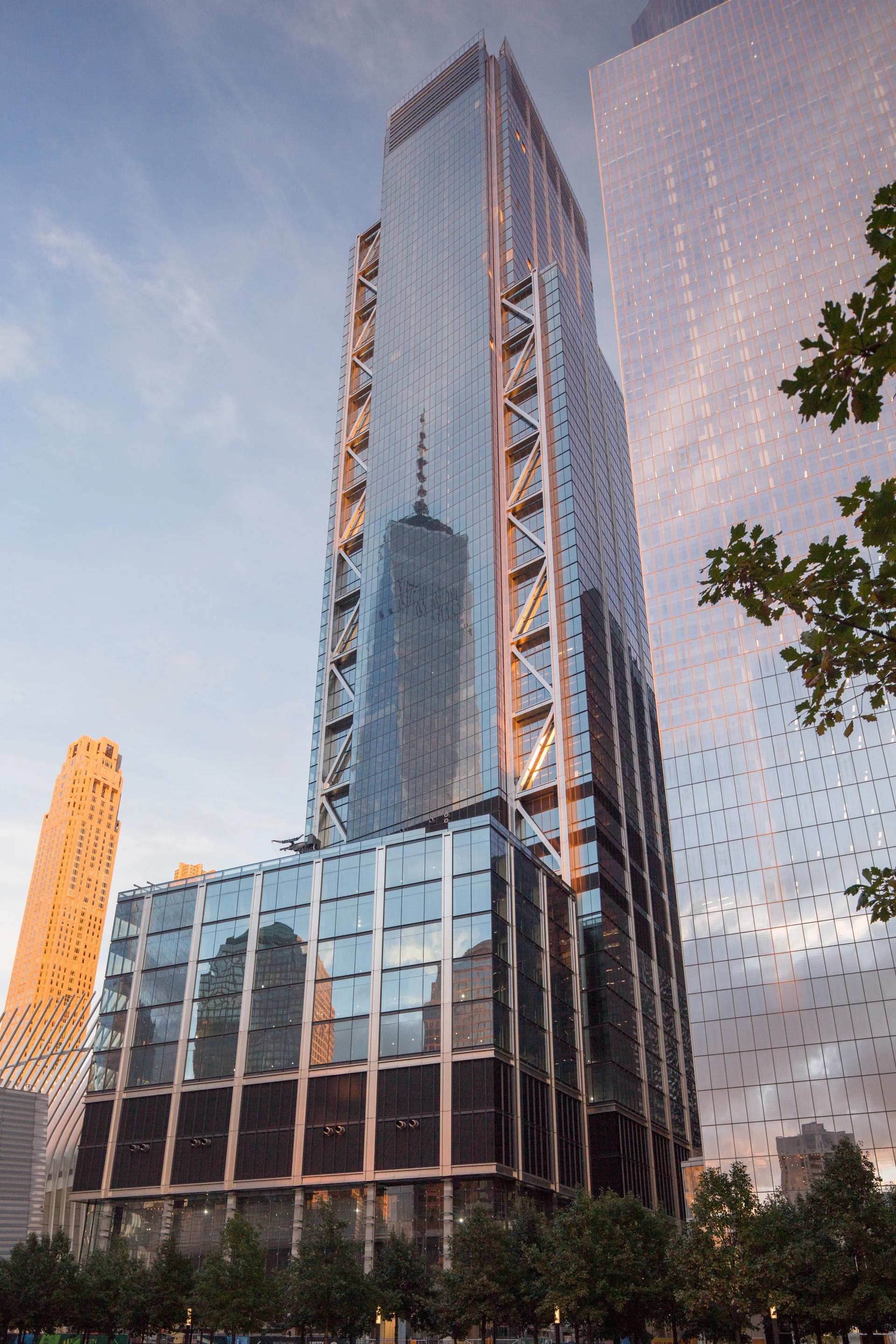 3 WTC comprises a total of 2.5 million sq ft (232,260 sq m) of floorspace, spread over 80 floors