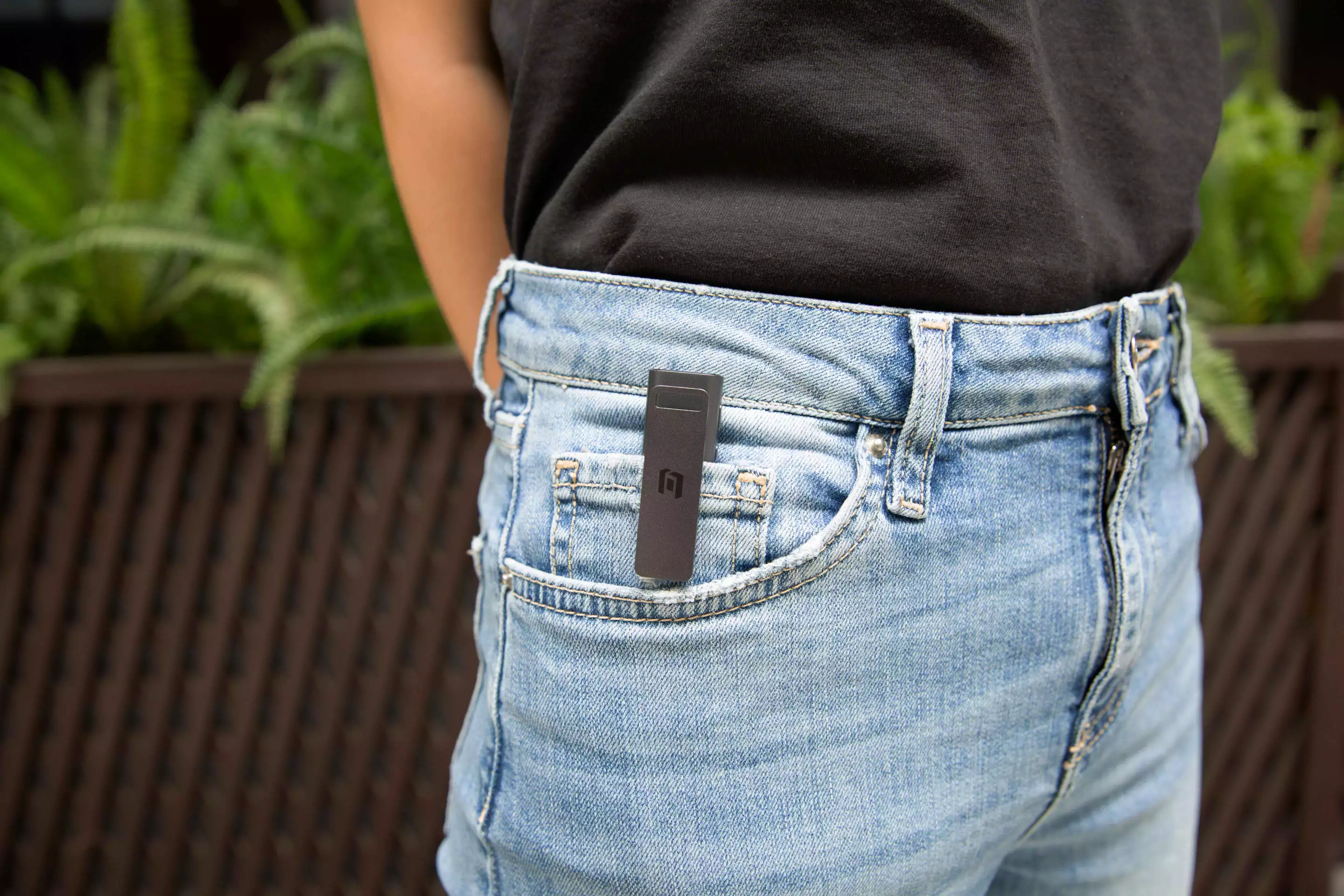 The AI Recorder comes with an integrated clip