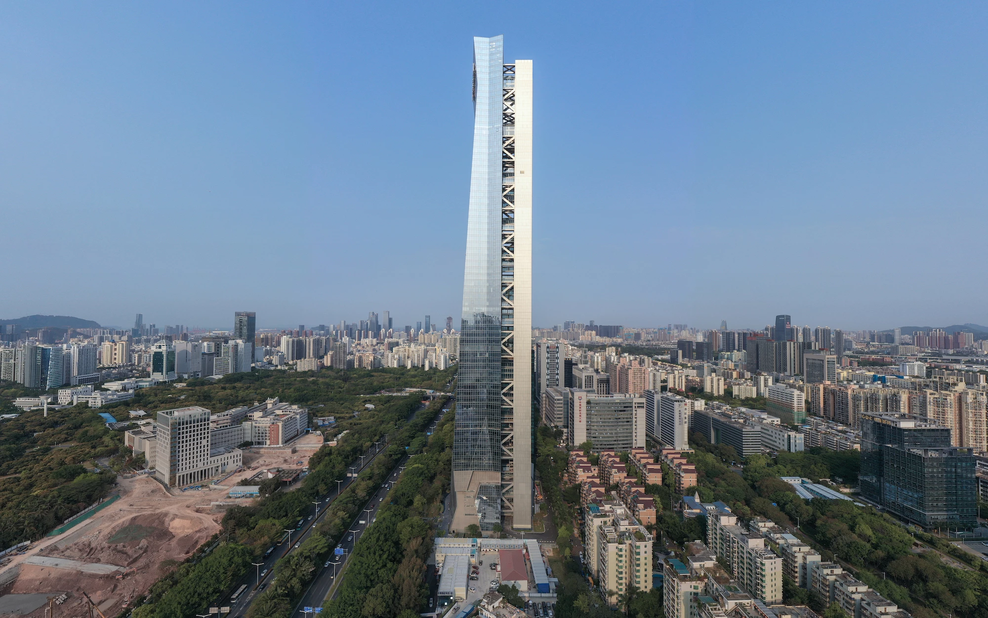 Hanking Center in Shenzhen, China, is the tallest detached-core skyscraper in the world and reaches a maximum height of 359.8 m (1,180 ft)