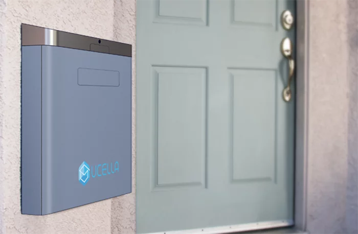 uCella expands to transform into a larger container to fit more sizeable packages, measuring 21.65 x 43.52 x 20.86 in (55 x 110 x 51 cm)