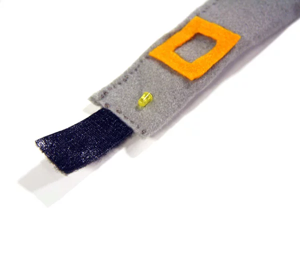 The wristband contains signaling and response modules