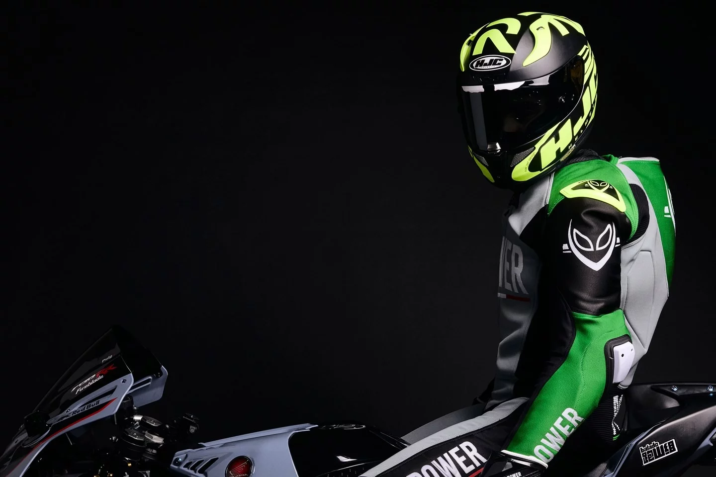 The MultiProtective suit weighs only about 8.8 lb (4 kg), and is capable of protecting up to 12 times higher than the safety standards mandated by current regulations