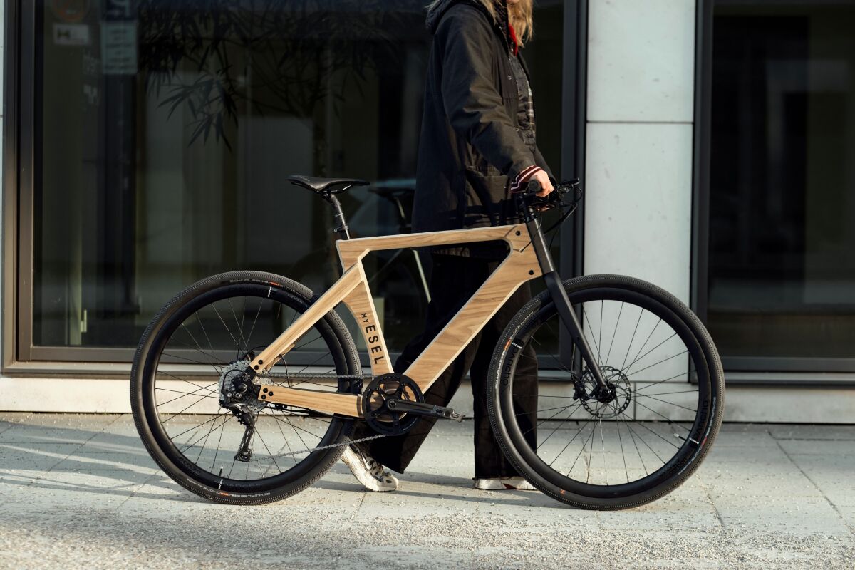Wood meets carbon for slicing through the city in style