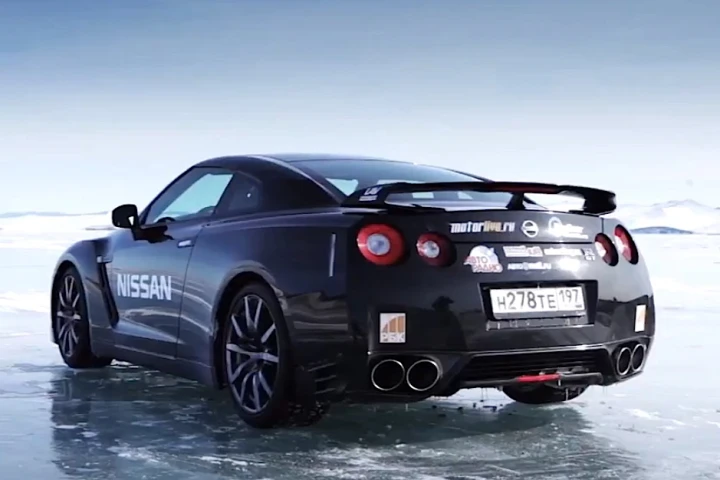 The GT-R captures Russia's ice speed record