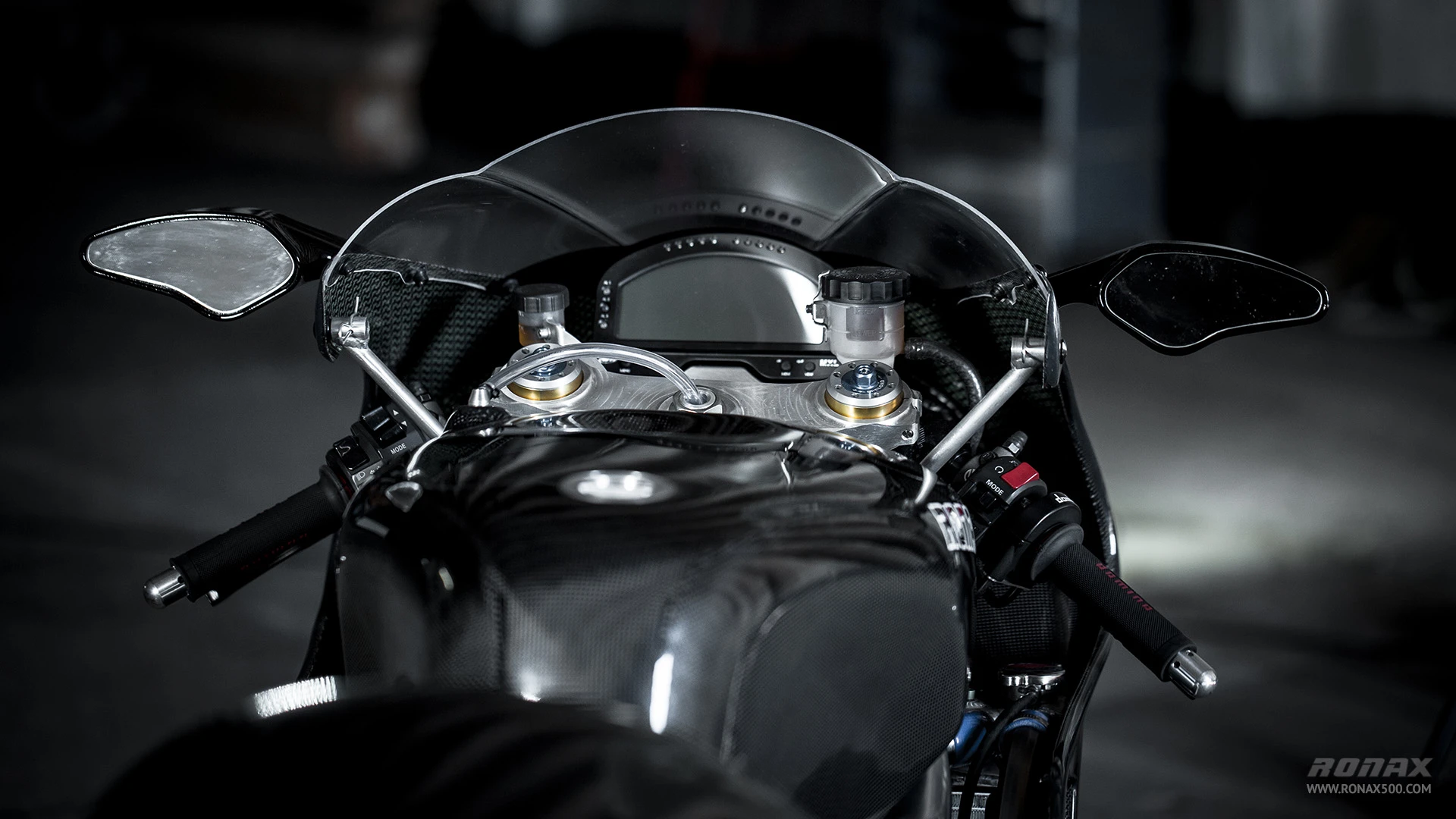 Rhapsody in carbon - and those mirrors