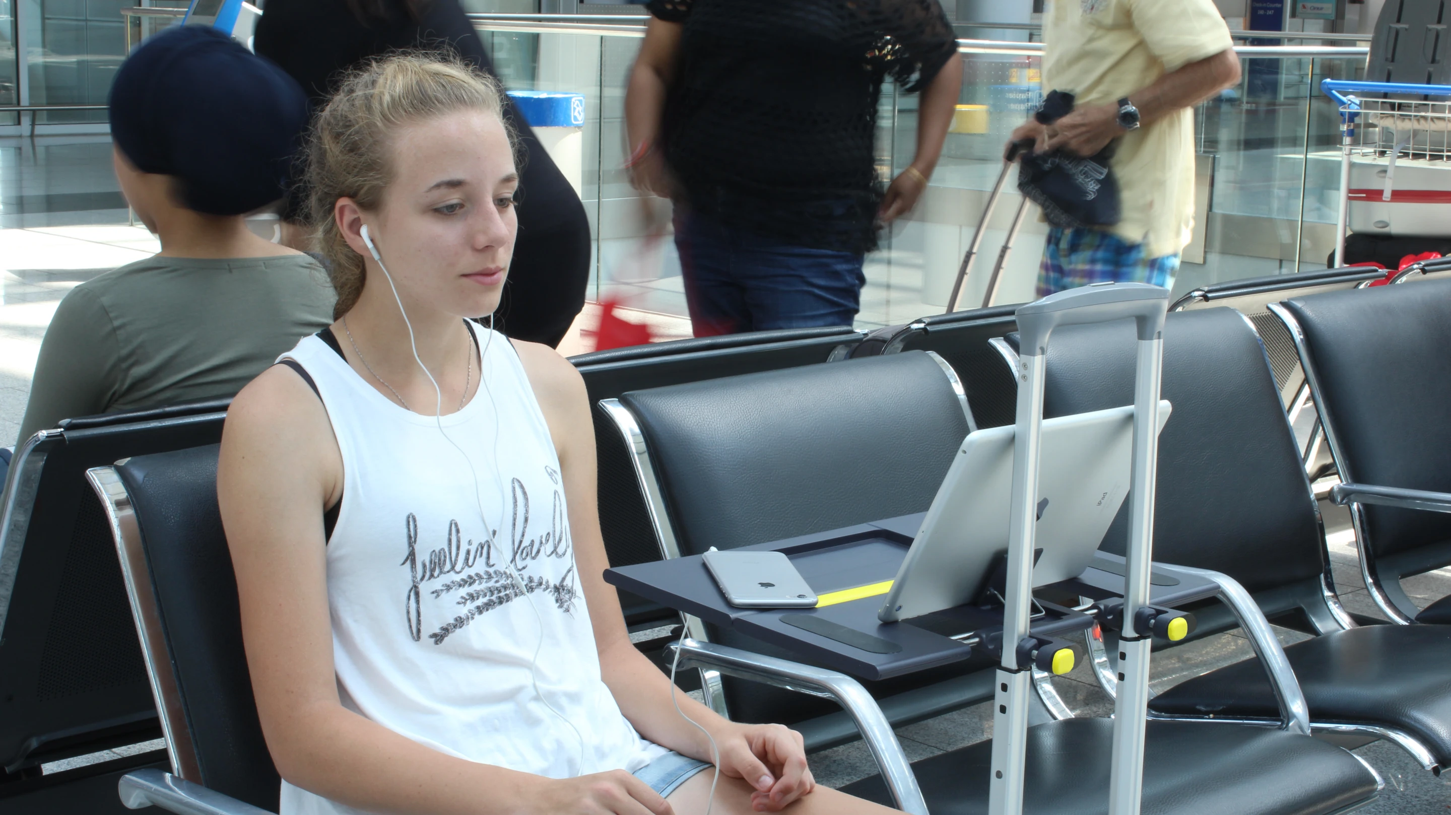 The Smartoo has a slot that allows tablets or smartphones to be propped up