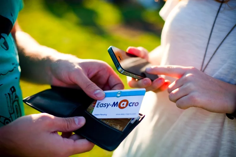 The Macro Cell Lens Band comes with a handy wallet-storage card