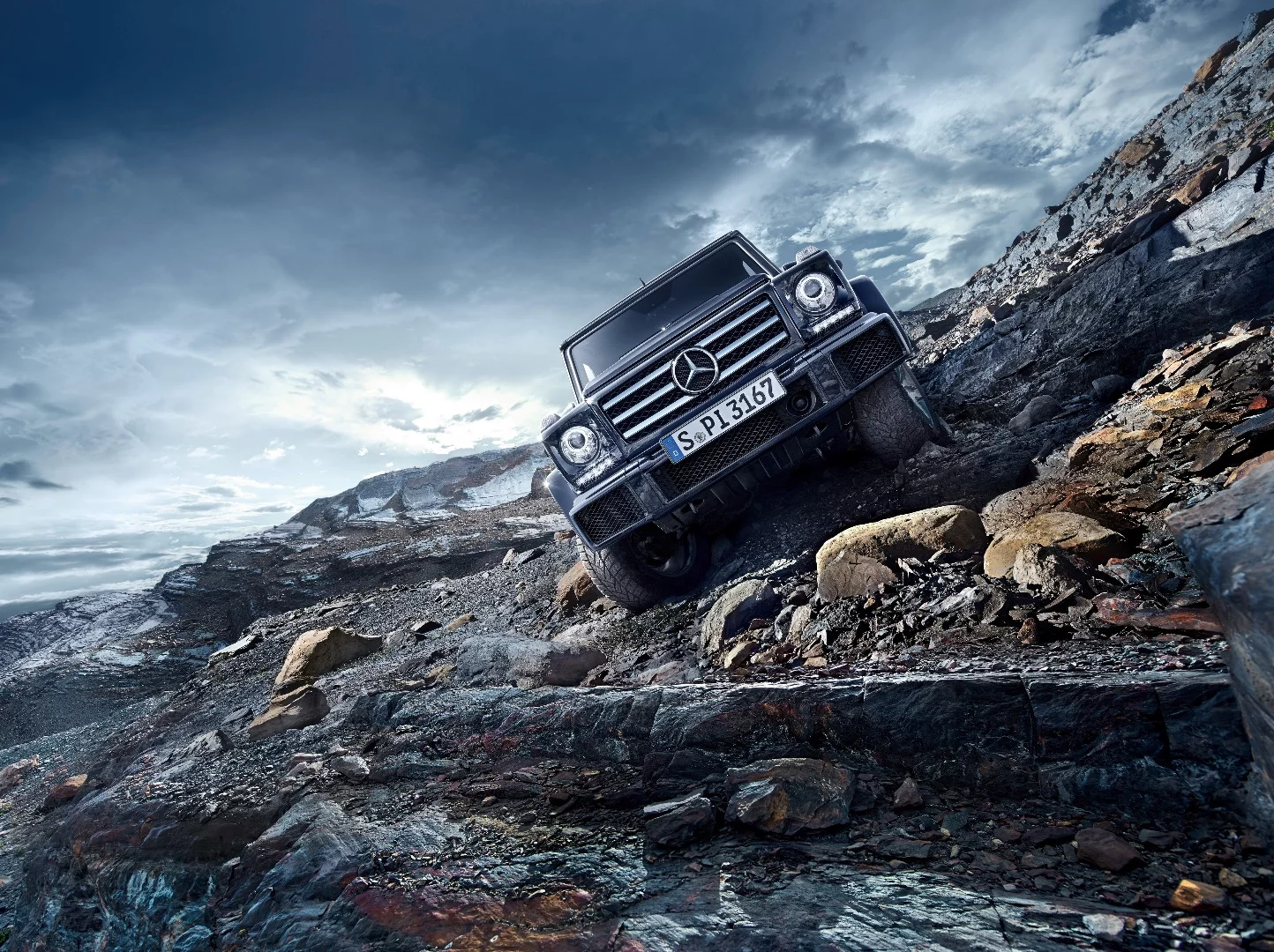 The updated G 500 comes equipped with a new 422-hp twin-turbo V8