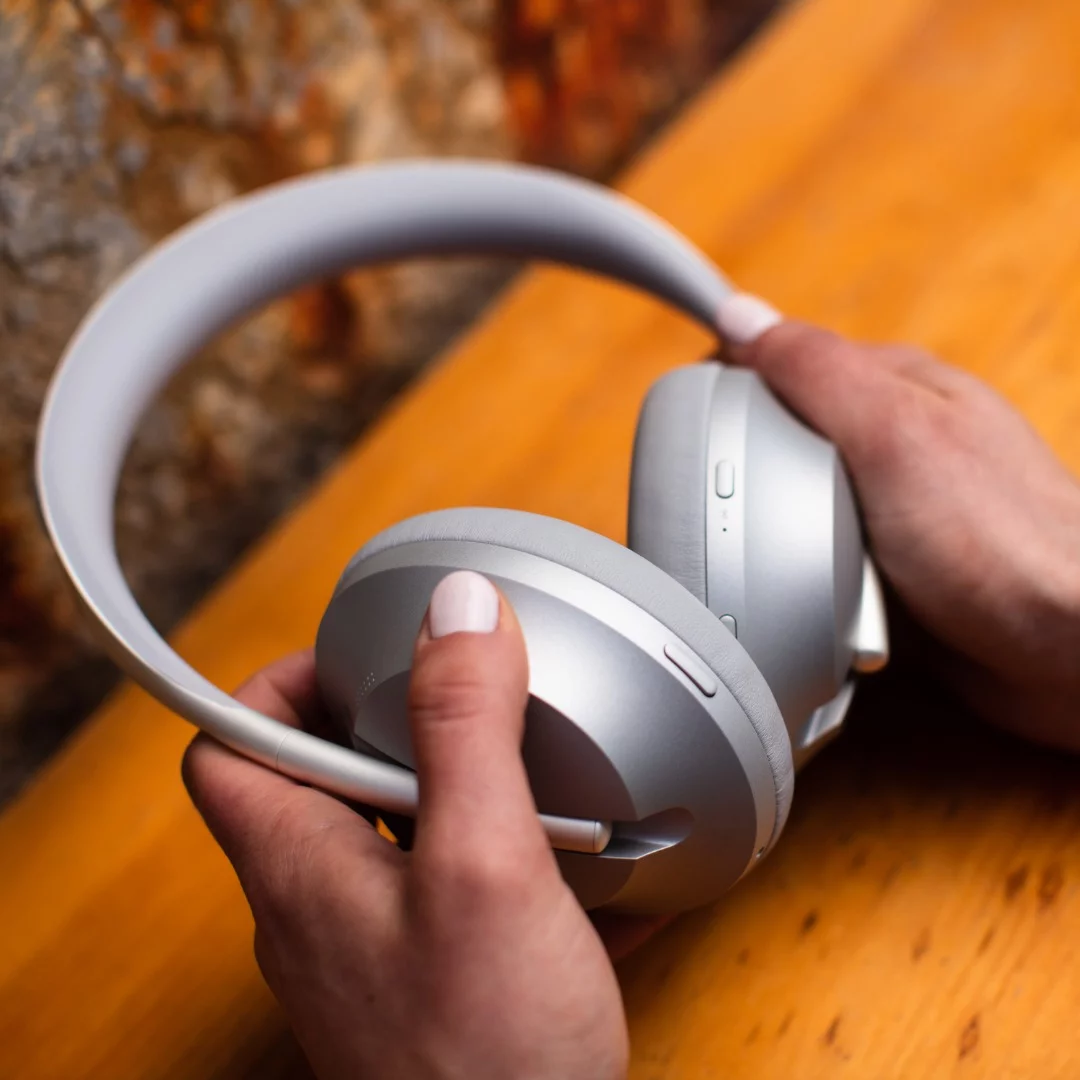 Announced today, the Bose Noise Cancelling Headphones 700s can fold flat with a twist of the earpiece for easy carry