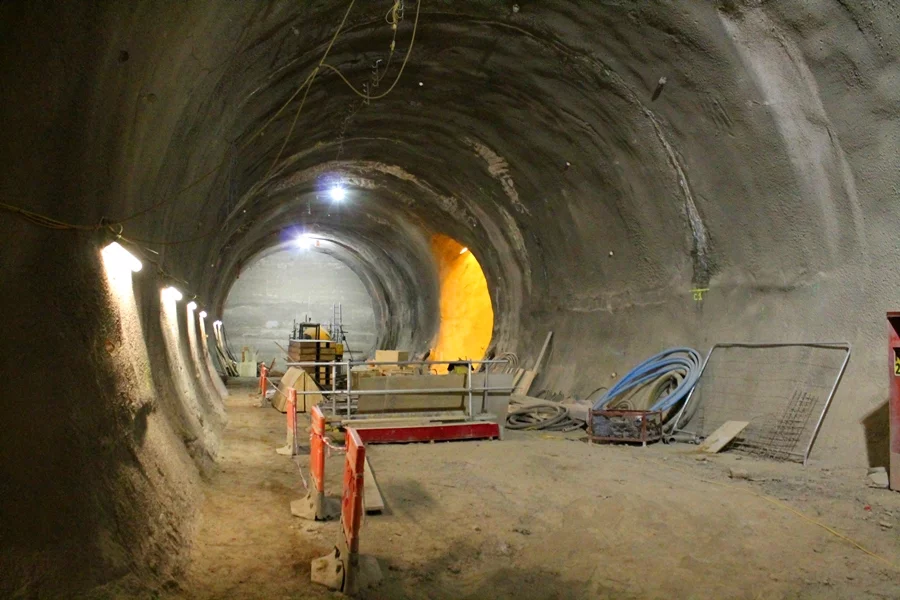 The tunnel walls are spray with a concrete mixture that contains steel fibers for reinforcement (Photo: Stu Robarts/Gizmag)