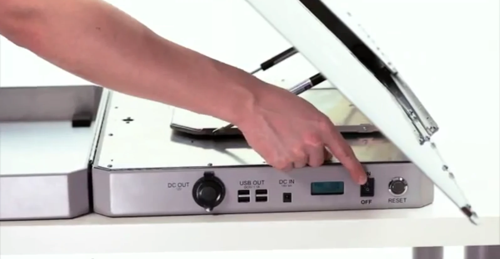 Pressing the power button causes the panels to automatically track the Sun
