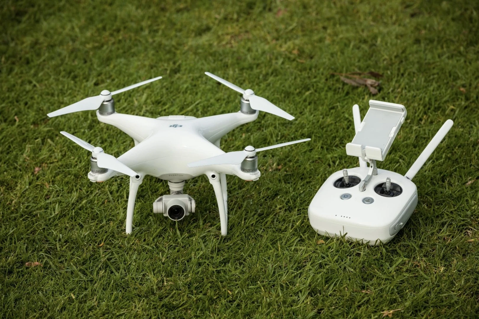 The Phantom 4 can stream 720p footage back to its controller from up to 5 km (3 mi) away