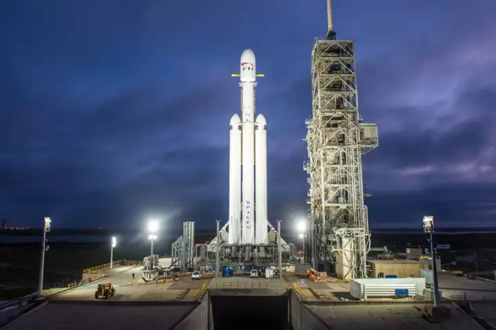 Falcon Heavy on the pad