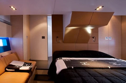 64 Wallypower - owners suite