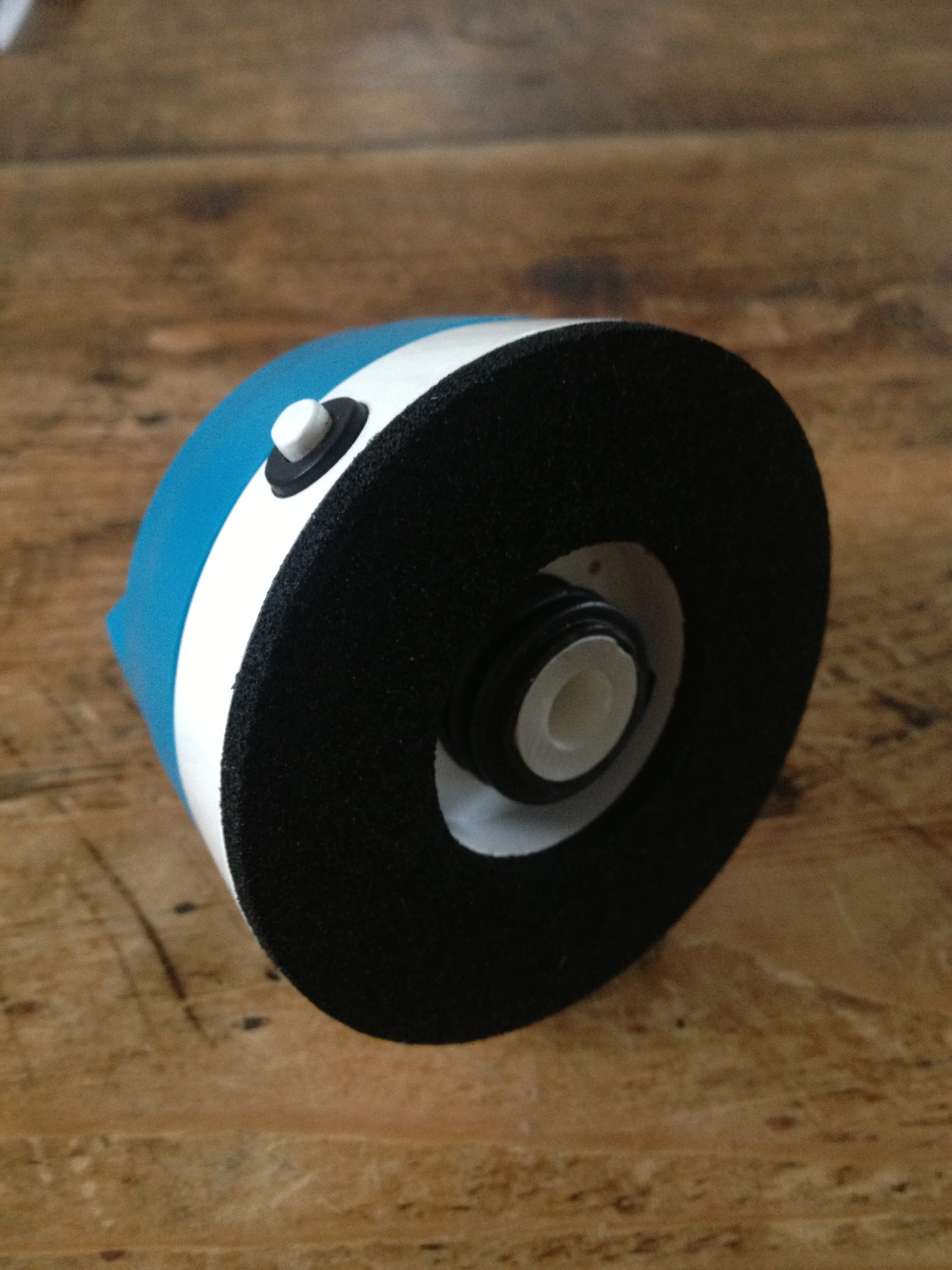 The BubblePod base is rubberized and features a universal tripod mount, there's also a hole meaning it can be mounted on top of an open wine bottle