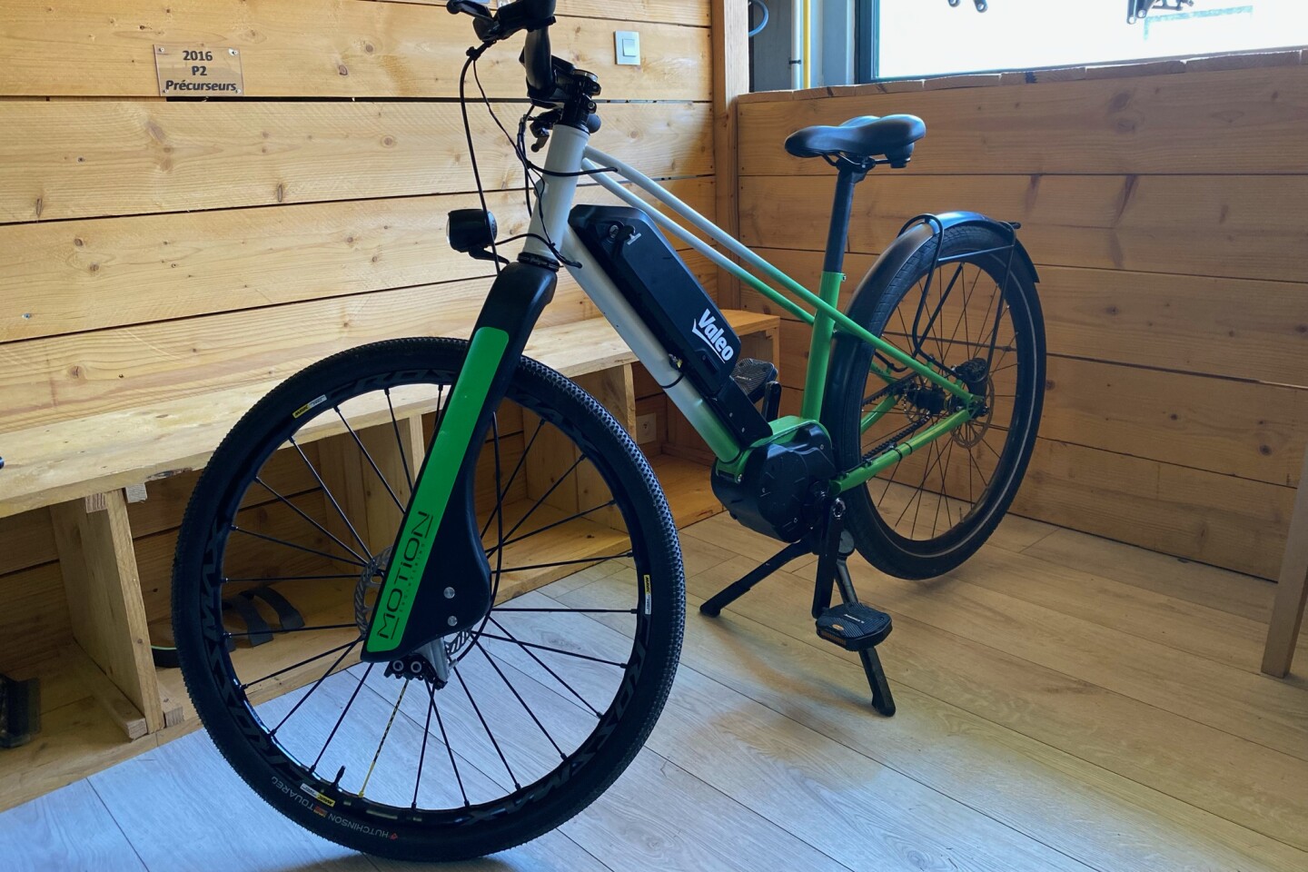 Onelegged La City leafspring fork designed to smooth urban cycling