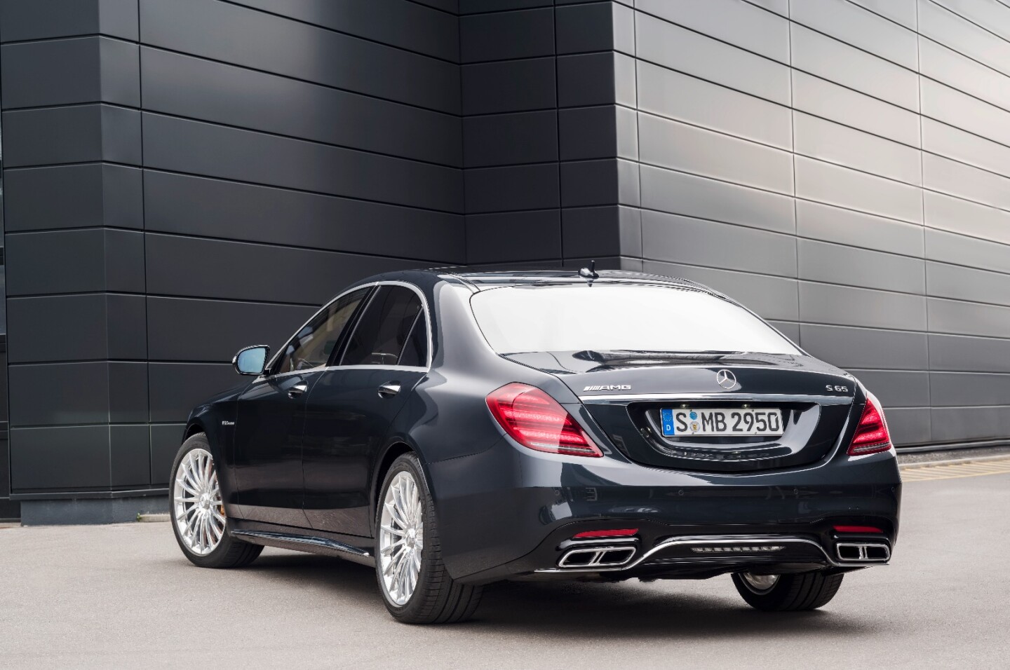 Mercedes says the new S-Class has a reworked tail end, but the changes are hard to spot