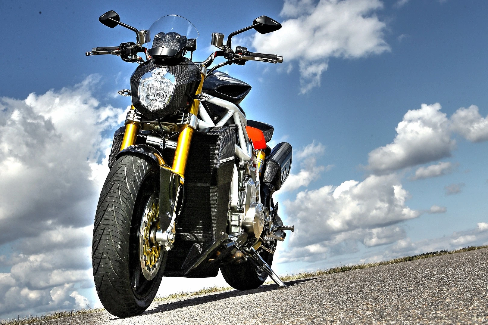 FGR Midalu: Ohlins suspension and Brembo stoppers