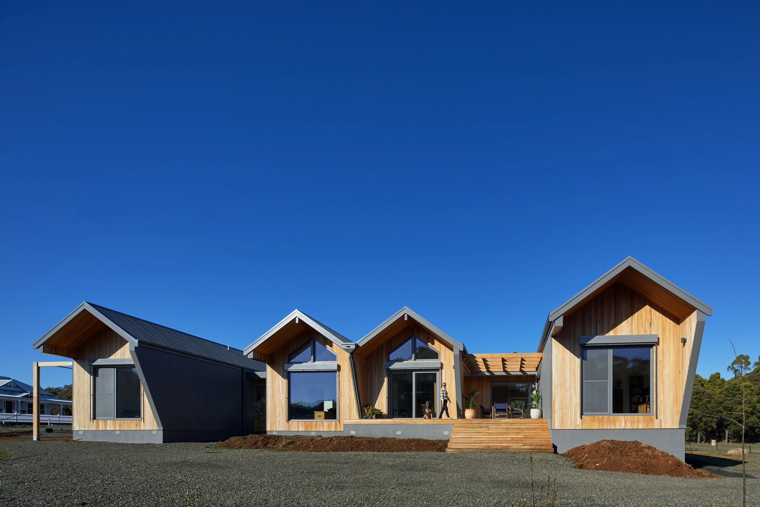 Owl Woods Passive House is a 200 sq m (2,153 sq ft) home located in Trentham, approximately one hour's drive north of Melbourne