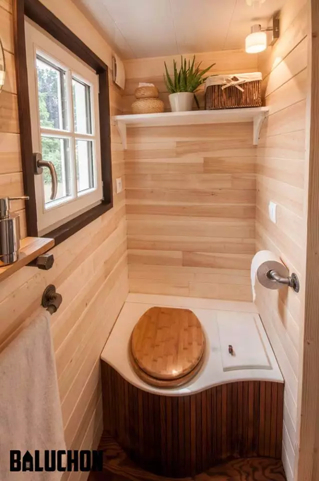La Bohème's bathroom includes a toilet and shower