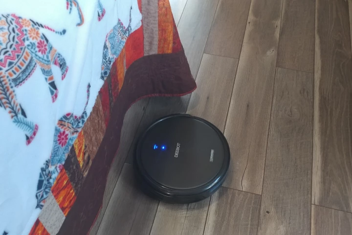 Obstacles like this raised bed with bedding hanging down are easily surmounted or ignored by the Deebot N79S as it cleans