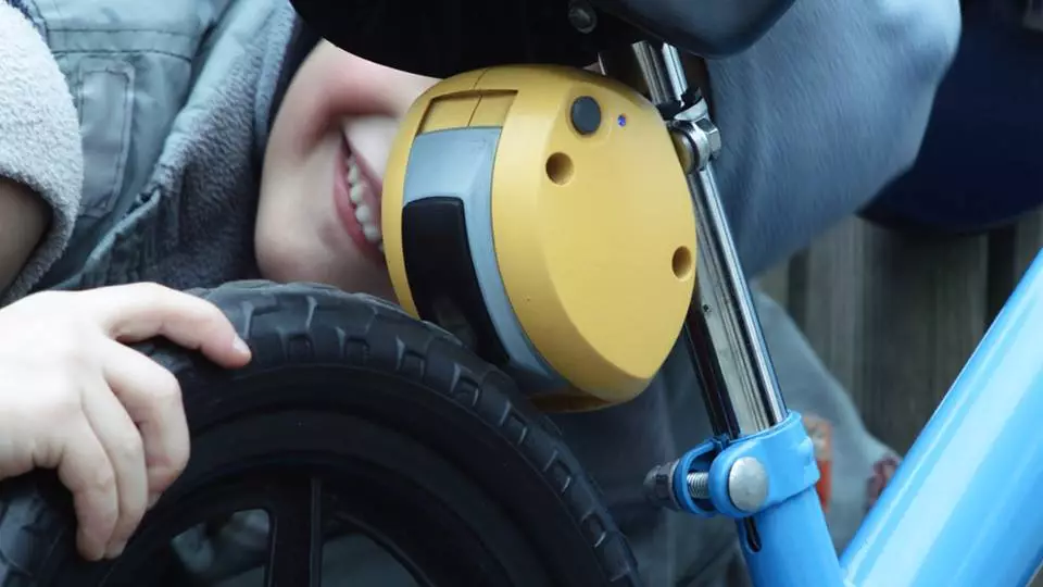 The brake is designed for children two years of age up to a maximum of 35 kegs (77 lb)