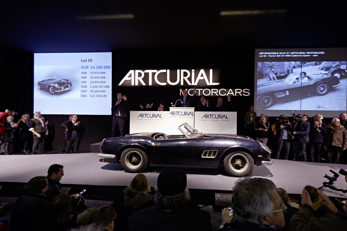 Paris Collectible Car Auctions Barnfind Ferrari 250 Gt California Spider Sells For Us 18 45 Million