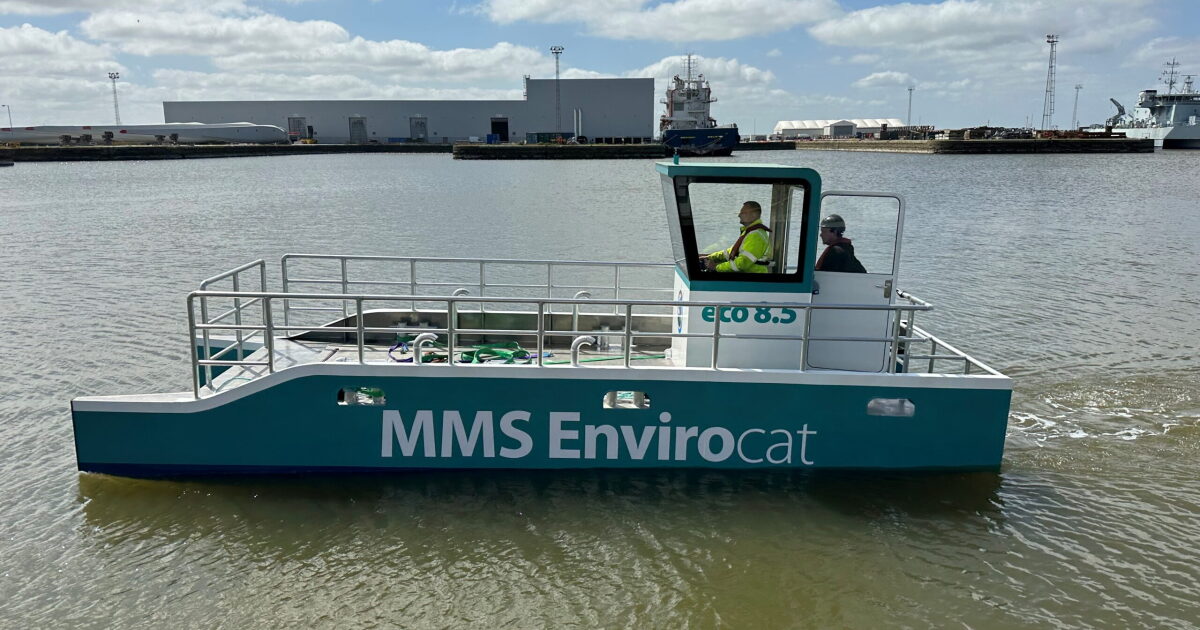 Envirocat 8.5 cleanly and quietly removes plastic waste from rivers Envirocat 8.5 cleanly and quietly removes plastic waste from rivers