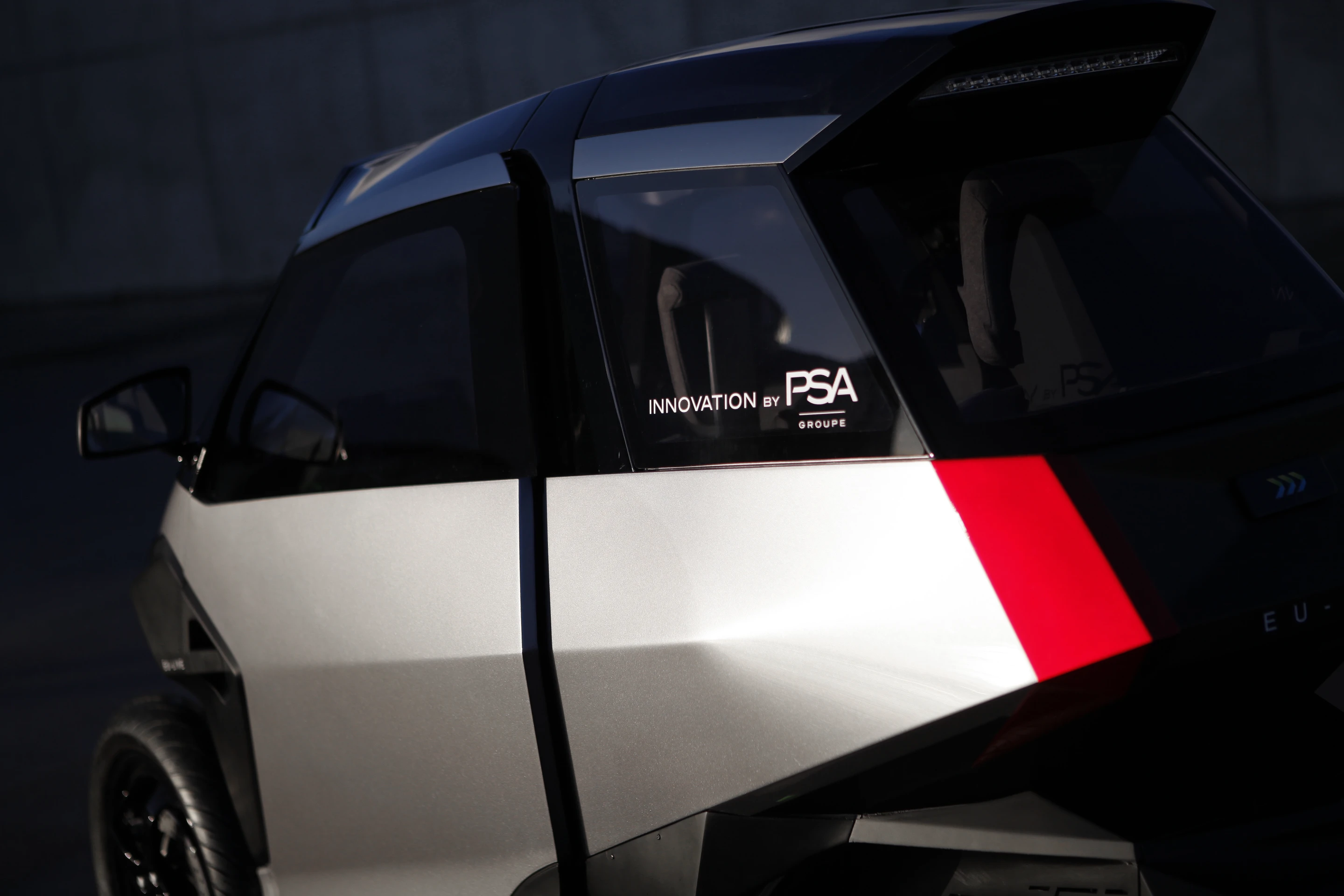 Groupe PSA's Peugeot PHEV scooter (plug-in hybrid electric vehicle) was developed as part of the “Efficient Urban LIght Vehicle” (EU-LIVE) European consortium