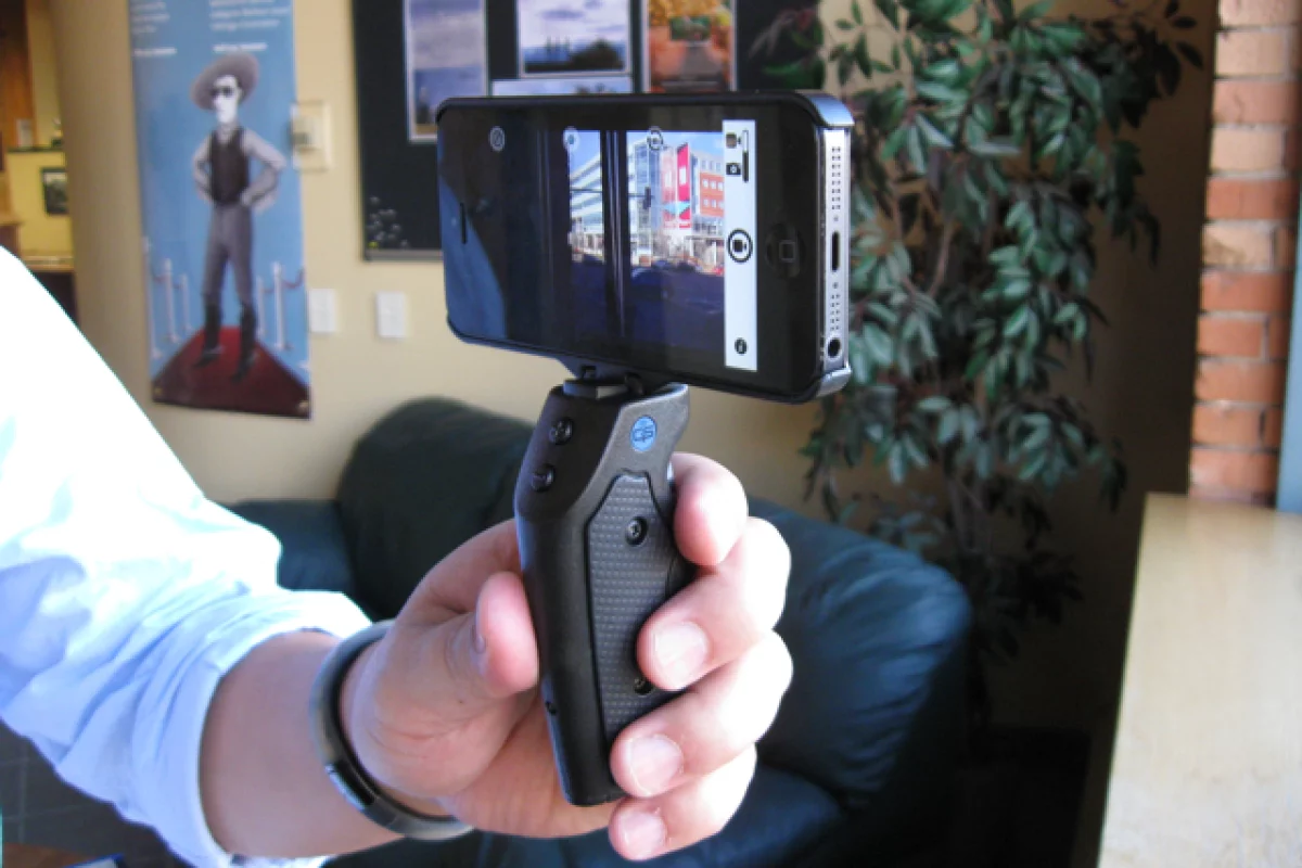 Gizmag tries out the Grip & Shoot