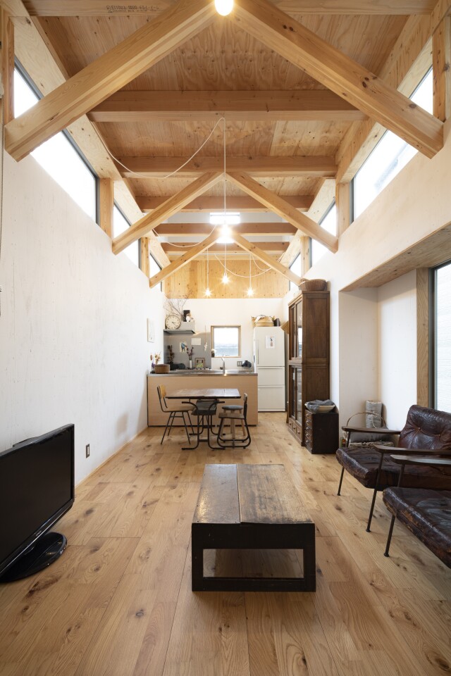 House in Osaka's second floor features its living and dining room, as well as a small kitchen